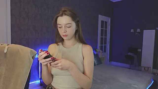 Snapshot of DinaCandy chatting on 02/14/25, 02:33 DinaCandy online show from 02/14/25, 02:33