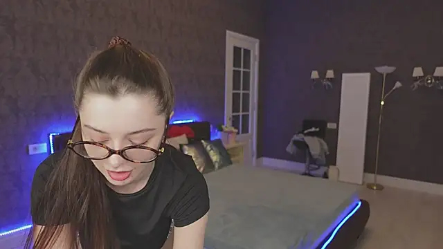 Snapshot of DinaCandy chatting on 03/02/25, 11:18 DinaCandy online show from 03/02/25, 11:18