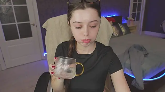 Snapshot of DinaCandy chatting on 03/02/25, 02:21 DinaCandy online show from 03/02/25, 02:21