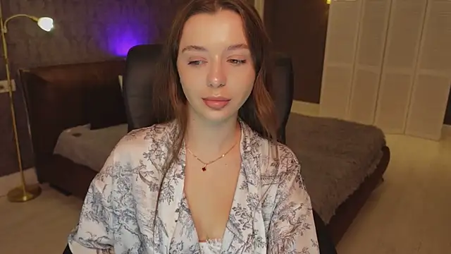 Snapshot of DinaCandy chatting on 10/24/25, 10:00 DinaCandy online show from 10/24/25, 10:00