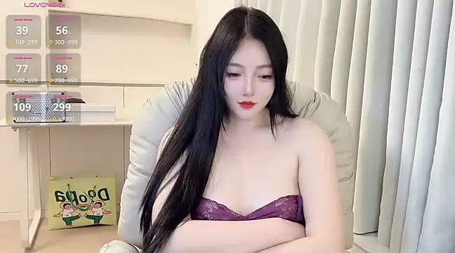 Snapshot of Kulomiyee_koi chatting on 01/31/25, 04:17 Kulomiyee koi online show from 01/31/25, 04:17