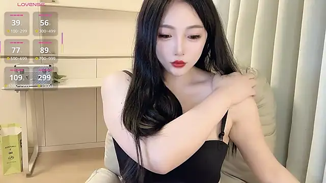 Snapshot of Kulomiyee_koi chatting on 02/18/25, 09:10 Kulomiyee koi online show from 02/18/25, 09:10