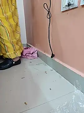 Snapshot of milf-kaira chatting on 12/16/24, 04:13 milf-kaira online show from 12/16/24, 04:13