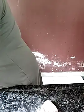 Snapshot of milf-kaira chatting on 12/21/24, 09:33 milf-kaira online show from 12/21/24, 09:33