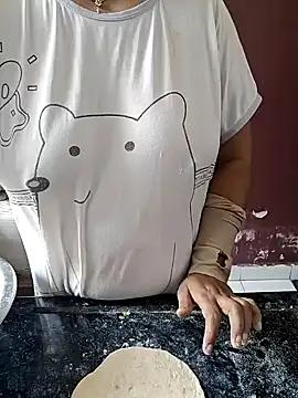 Snapshot of milf-kaira chatting on 12/23/24, 06:44 milf-kaira online show from 12/23/24, 06:44