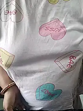 Snapshot of milf-kaira chatting on 12/28/24, 04:30 milf-kaira online show from 12/28/24, 04:30