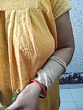 Snapshot of milf-kaira chatting on 01/10/25, 03:07 milf-kaira online show from 01/10/25, 03:07