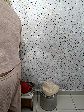 Snapshot of milf-kaira chatting on 01/23/25, 05:02 milf-kaira online show from 01/23/25, 05:02