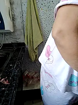 Snapshot of milf-kaira chatting on 01/25/25, 11:44 milf-kaira online show from 01/25/25, 11:44