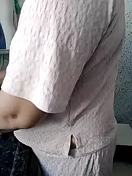 Snapshot of milf-kaira chatting on 01/28/25, 04:29 milf-kaira online show from 01/28/25, 04:29