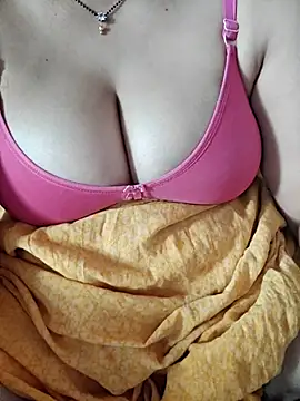 Snapshot of milf-kaira chatting on 03/21/25, 04:17 milf-kaira online show from 03/21/25, 04:17