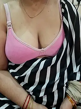 milf-kaira online show from 12/23/25, 03:59