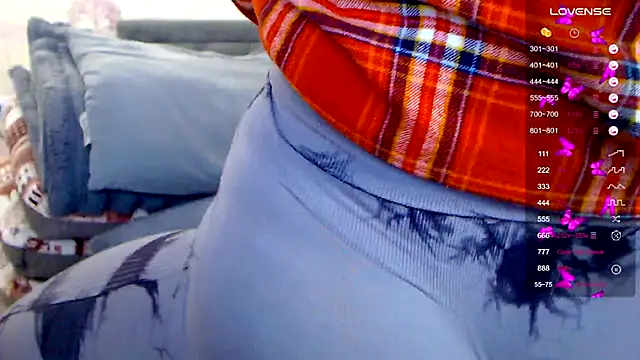 Snapshot of _Sexy-Mia_ chatting on 02/13/25, 04:07 Sexy-Mia online show from 02/13/25, 04:07