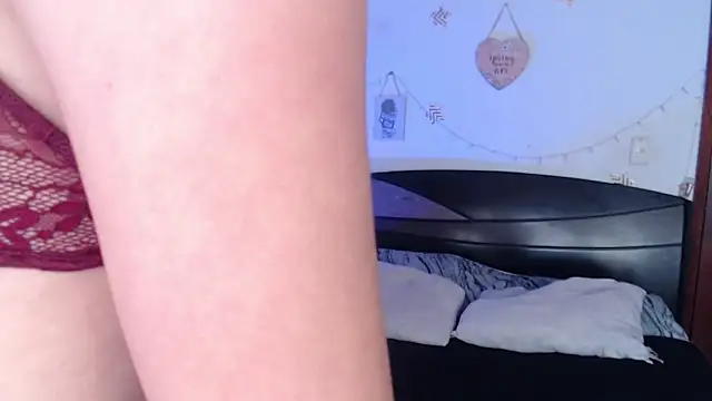 Snapshot of anhiahoney02 chatting on 02/07/25, 01:43 anhiahoney02 online show from 02/07/25, 01:43