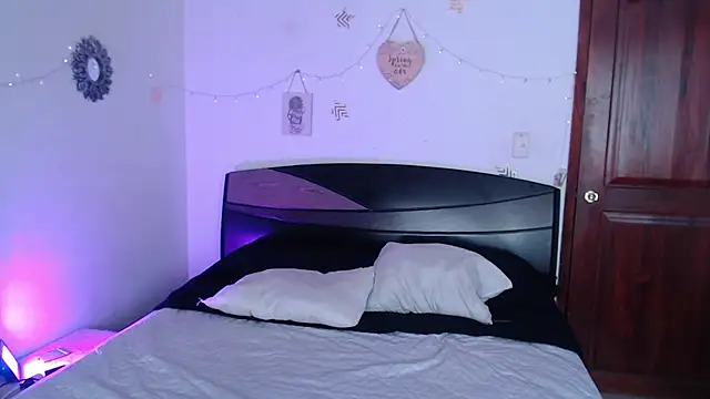 Snapshot of anhiahoney02 chatting on 02/08/25, 02:05 anhiahoney02 online show from 02/08/25, 02:05