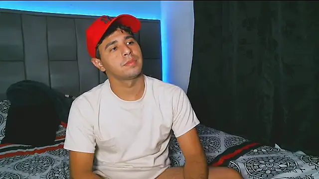 Snapshot of beautiful_james chatting on 12/27/24, 11:53 beautiful james online show from 12/27/24, 11:53