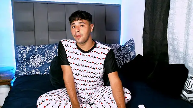 Snapshot of beautiful_james chatting on 01/05/25, 01:03 beautiful james online show from 01/05/25, 01:03