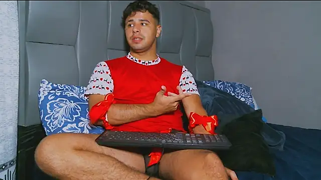 Snapshot of beautiful_james chatting on 02/16/25, 02:53 beautiful james online show from 02/16/25, 02:53