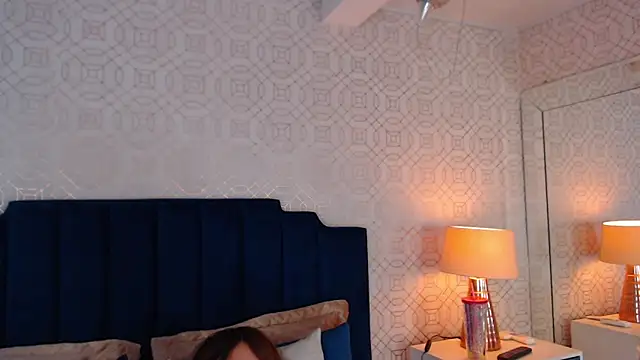 AdeleAndersonn online show from 12/17/25, 04:57