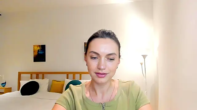 Snapshot of LovelyeeMia chatting on 12/10/24, 06:28 LovelyeeMia online show from 12/10/24, 06:28