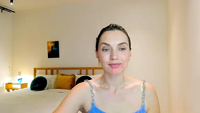 Snapshot of LovelyeeMia chatting on 12/17/24, 02:22 LovelyeeMia online show from 12/17/24, 02:22