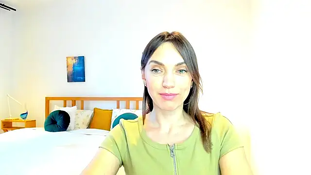 Snapshot of LovelyeeMia chatting on 12/18/24, 12:18 LovelyeeMia online show from 12/18/24, 12:18