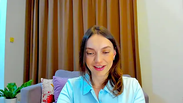 Snapshot of LovelyeeMia chatting on 10/05/25, 12:03 LovelyeeMia online show from 10/05/25, 12:03