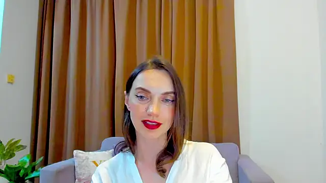 Snapshot of LovelyeeMia chatting on 10/18/25, 02:40 LovelyeeMia online show from 10/18/25, 02:40