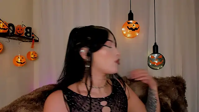 Snapshot of Kaaiiri chatting on 10/06/25, 04:10 Kaaiiri online show from 10/06/25, 04:10