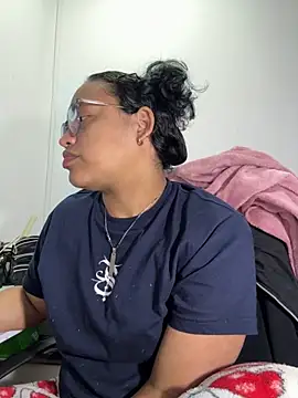 angela angels  online show from 10/25/25, 04:42