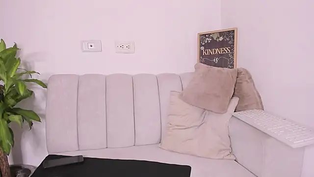 lulu rrussell online show from 02/05/25, 05:52