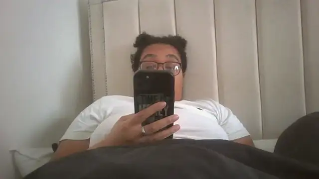 vanilla chocolate23 online show from 02/06/25, 08:07