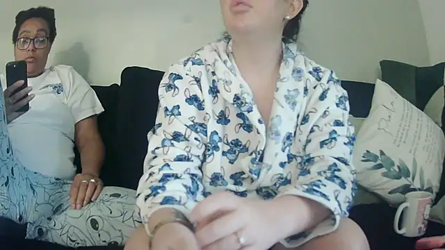 vanilla chocolate23 online show from 09/18/25, 07:32