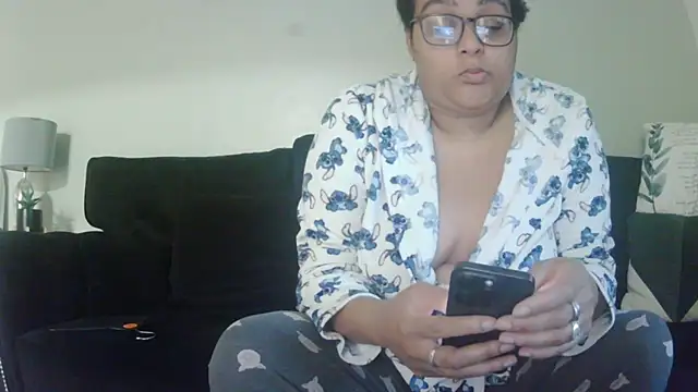 vanilla chocolate23 online show from 10/13/25, 06:46