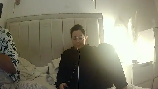 vanilla chocolate23 online show from 10/13/25, 06:52