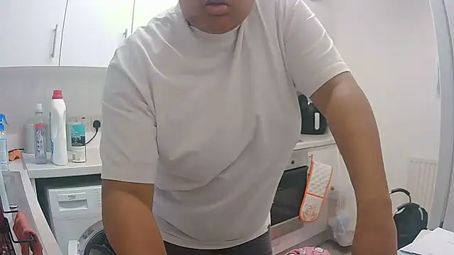 vanilla chocolate23 online show from 11/02/25, 10:39