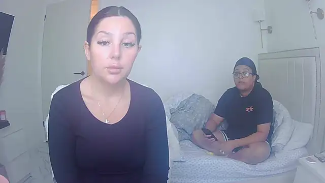 vanilla chocolate23 online show from 04/23/26, 08:46