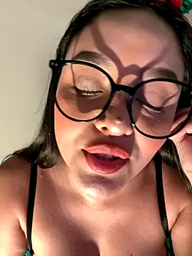 kenndall 21 online show from 12/02/25, 12:49