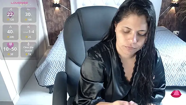 Snapshot of dulce__love69 chatting on 12/15/24, 06:48 dulce love69 online show from 12/15/24, 06:48