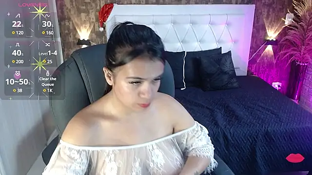 Snapshot of dulce__love69 chatting on 12/17/24, 10:22 dulce love69 online show from 12/17/24, 10:22