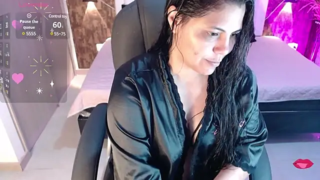 Snapshot of dulce__love69 chatting on 12/26/24, 04:10 dulce love69 online show from 12/26/24, 04:10