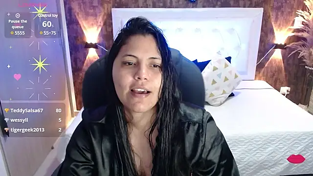 Snapshot of dulce__love69 chatting on 12/29/24, 12:41 dulce love69 online show from 12/29/24, 12:41