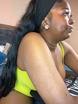 zoe 23  online show from 03/15/26, 12:00