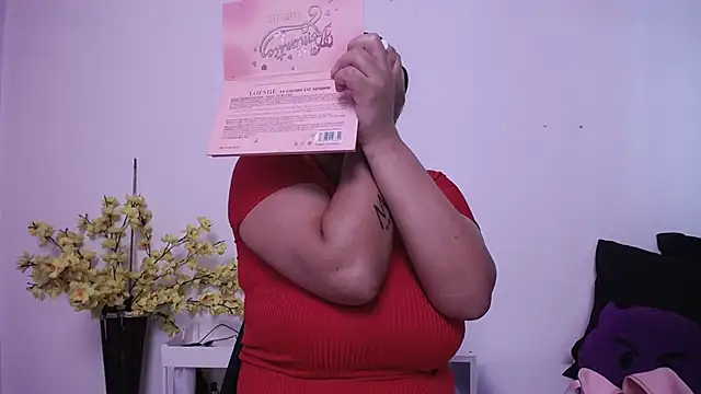 Nicol Love0 online show from 02/18/26, 12:45