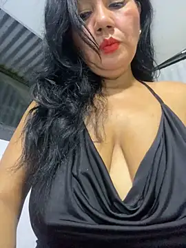 Snapshot of Hot_Rose83 chatting on 12/19/24, 04:56 Hot Rose83 online show from 12/19/24, 04:56