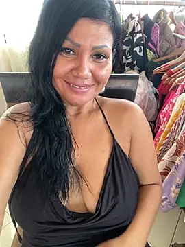 Snapshot of Hot_Rose83 chatting on 02/02/25, 08:51 Hot Rose83 online show from 02/02/25, 08:51