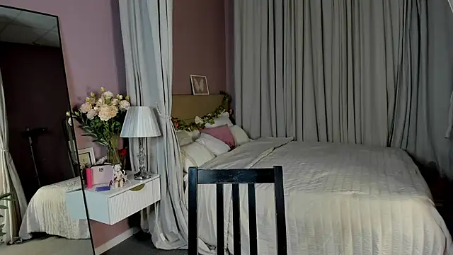 Miss you kiss online show from 04/15/26, 01:23