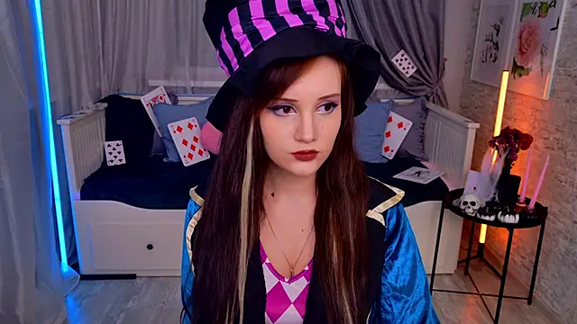 StellaGloww online show from 10/31/25, 04:19