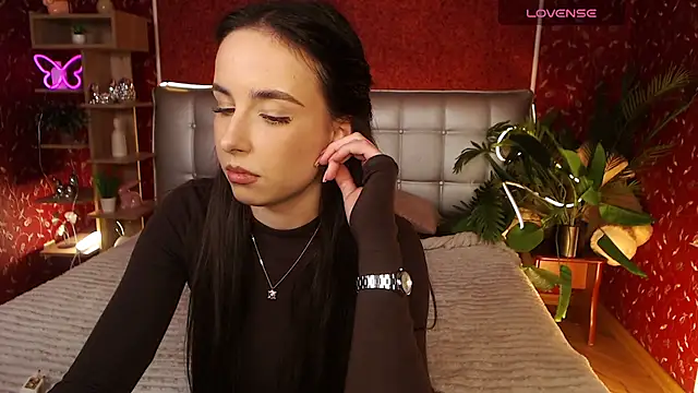 AuroraAksnesss online show from 02/25/25, 04:21