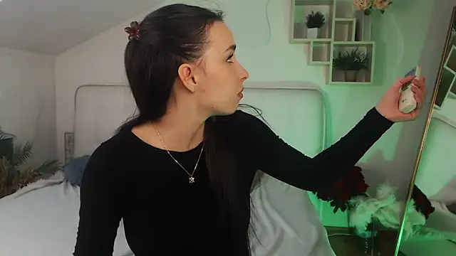 AuroraAksnesss online show from 03/11/25, 07:58